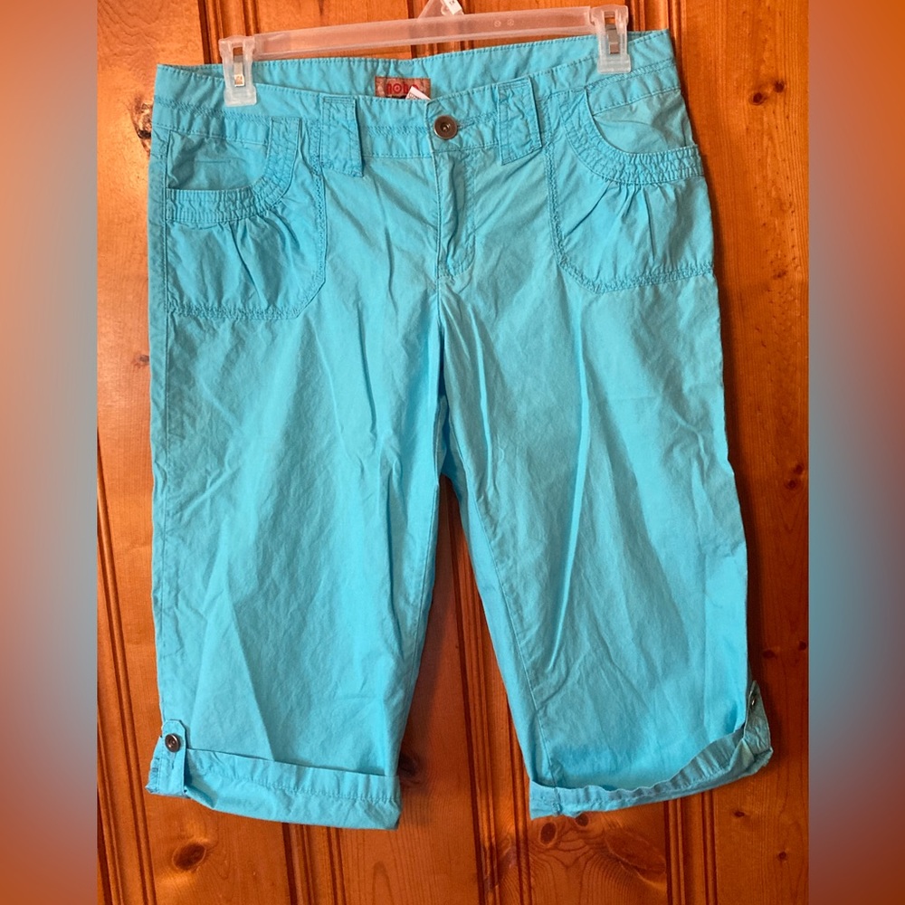 Size 11 Women’s no Boundaries nobo  carpi pants roll up or down legs